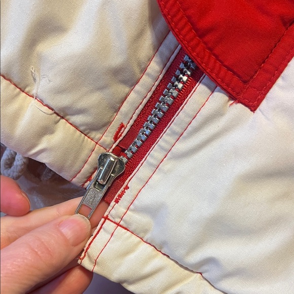 Stylish Red and White Women's Puffer Jacket - Picture 7 of 11